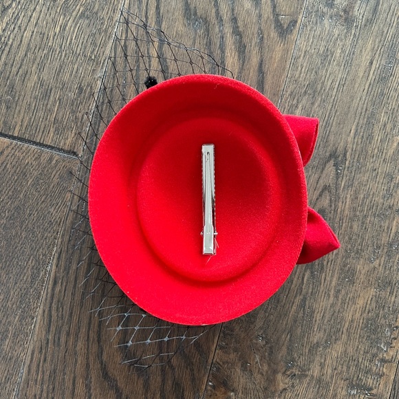 Elegant & Luxurious Hat Fascinators - Picture 3 of 4